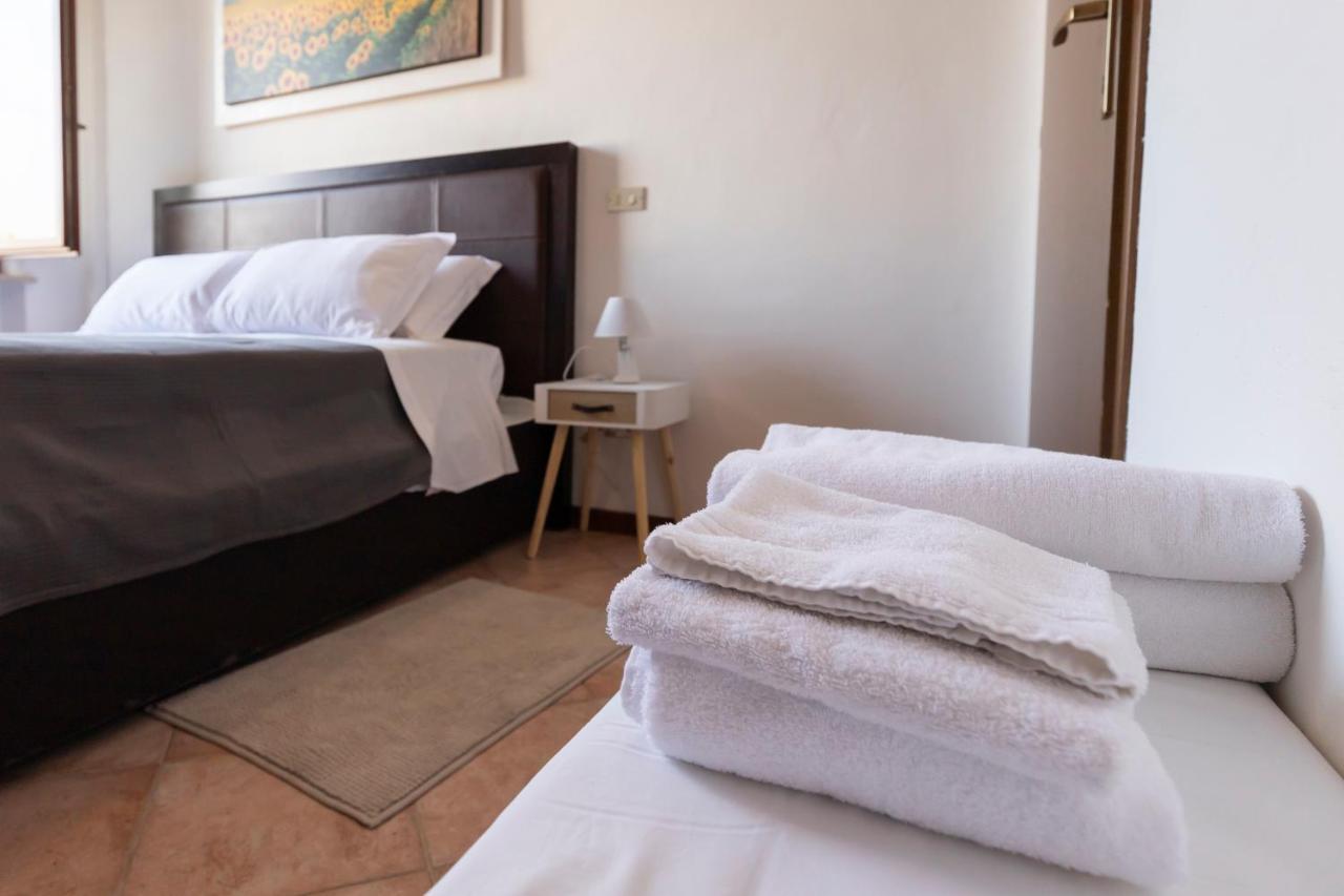 Casa Katalea Apartment เวโรนา ภายนอก รูปภาพ